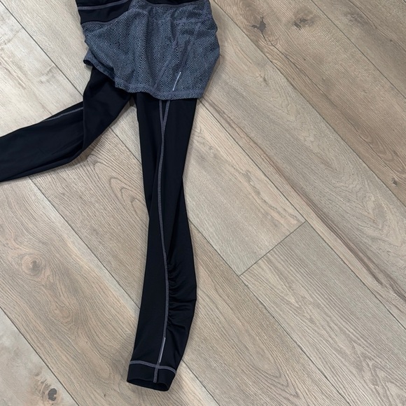 Athleta Women's Black and Gray Herringbone Skirted Leggings - Picture 11 of 16